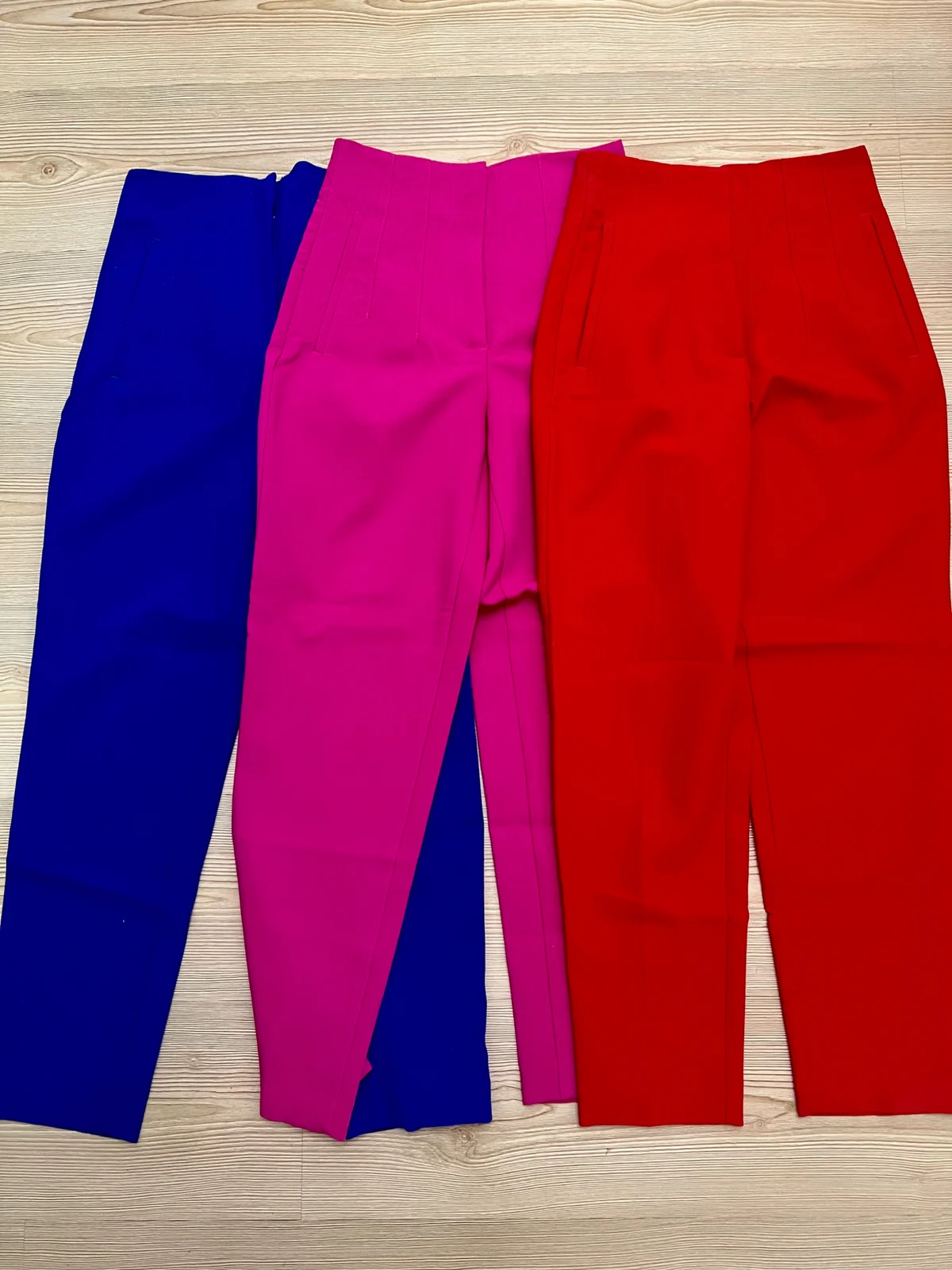 Zara pantalone visokog struka u više boja