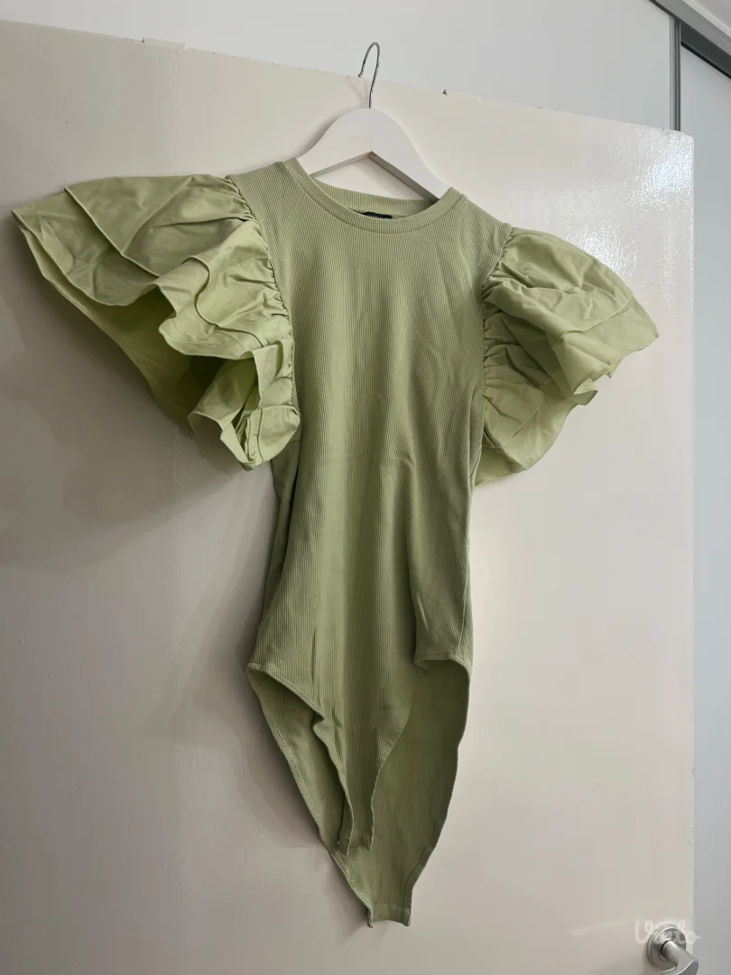 Zara-bodi sa rukavima sa karnerima