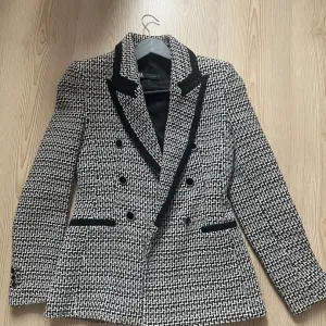 Zara-sako od buklea