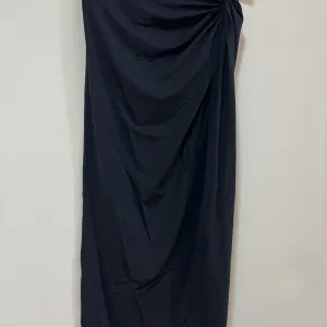 H&M plazna suknja u materijalu kupaceg