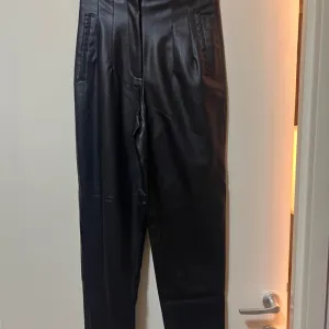 Zara-pantalone visokog struka