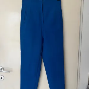 Zara-pantalone visokog struka