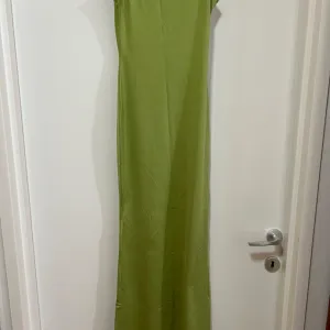 Bershka- haljina zelena