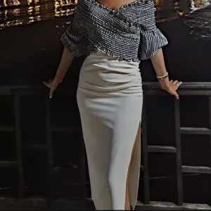 Zara-suknja sa šlicem