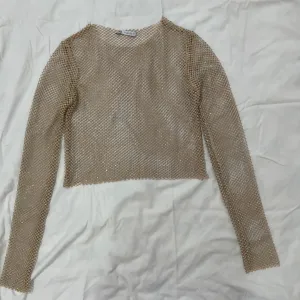 Zara -zlatni top sa cirkonima