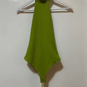 H&M bodi do pola golih ledja