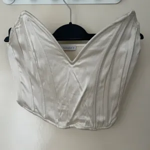 Zara- beli satenski korset
