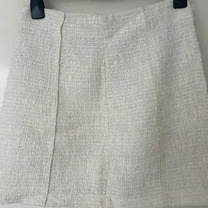 Zara- suknja prljavo bele boje