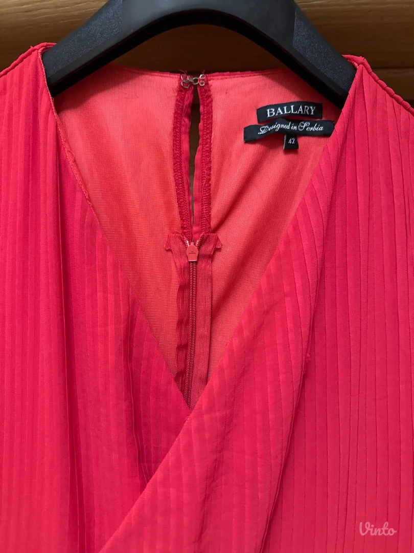 Kombinezon koralne boje