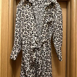 Zara moderna haljina