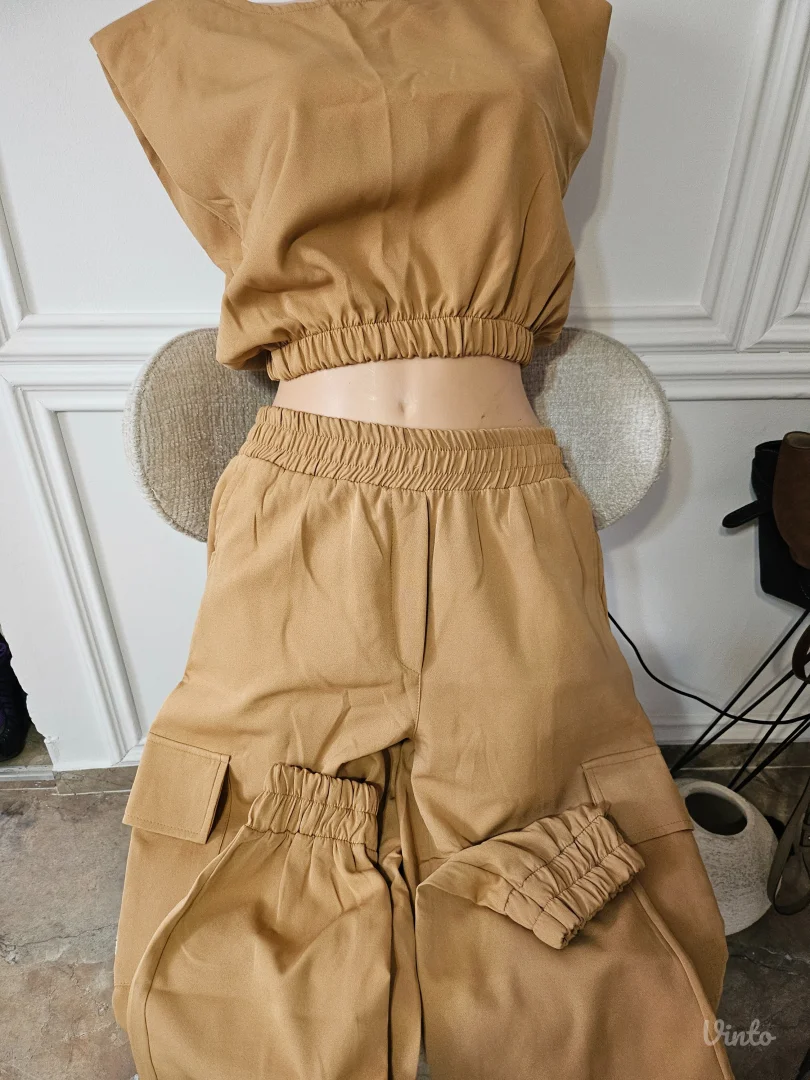 Komplet vrop top i pantalone