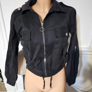 Zenska kraca suskava jakna