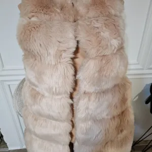 Zenski krzneni prsluk