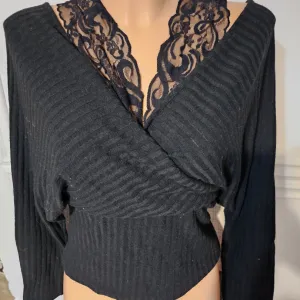 Zenski tanji dzemper sa cipkom