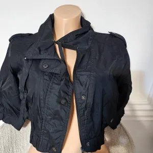 Zenska kratka suskava jakna