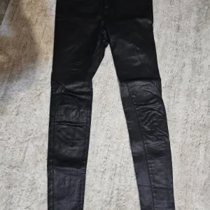 Zenske pantalone eko koza