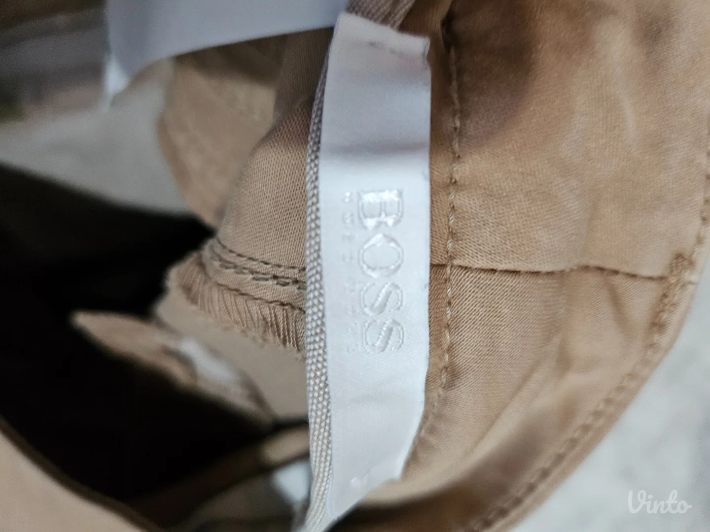 Boss zenske pantalone velicine M