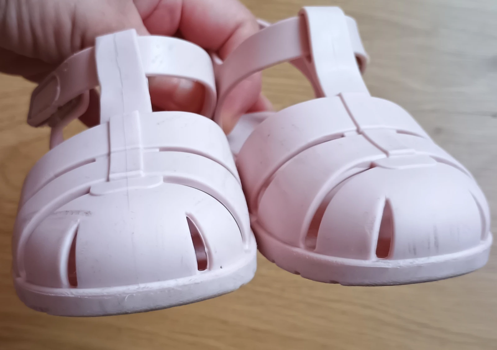 ZARA gumene sandale br. 24
