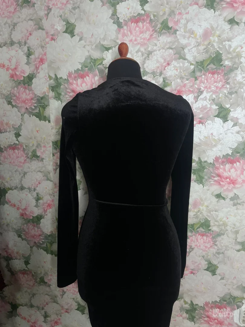 Plišana crna haljina