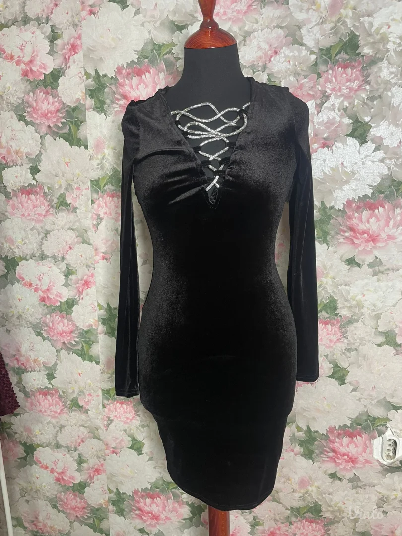 Plišana crna haljina