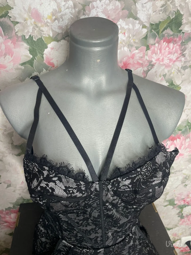 Lipsy London haljina