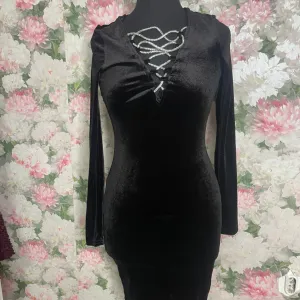 Plišana crna haljina