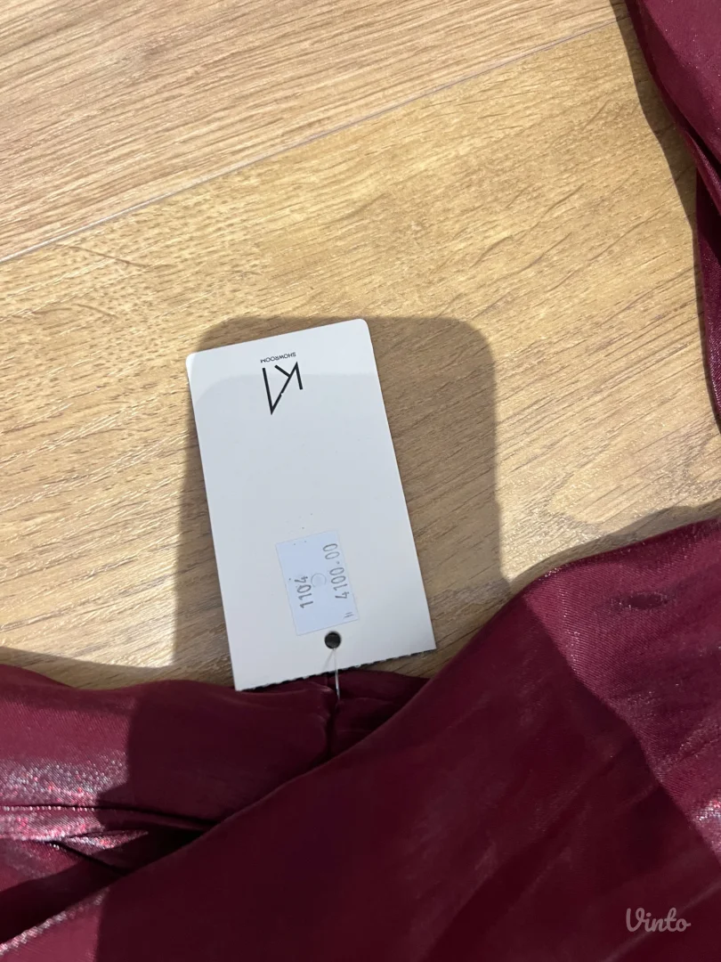 Nov komplet sa etiketom