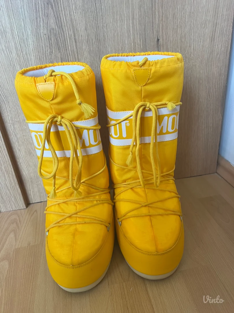 Moon boots