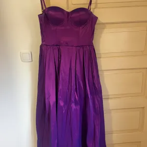 Fashion Nova haljina