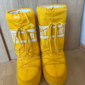 Moon boots