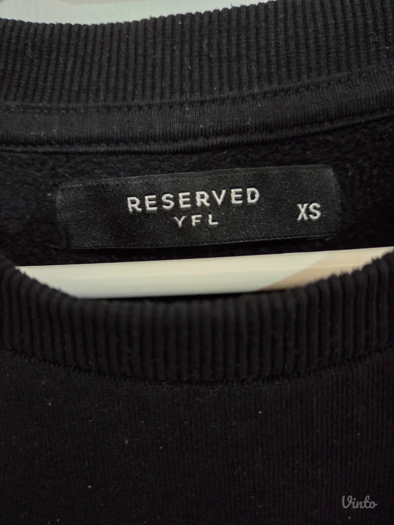 Crni ženski džemper