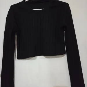 Crni ženski džemper