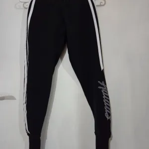 Crne ženske helanke