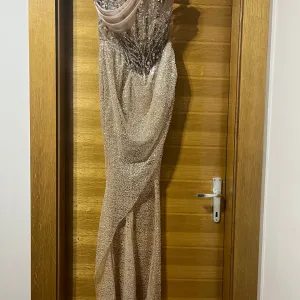 IV ICE svečana haljina