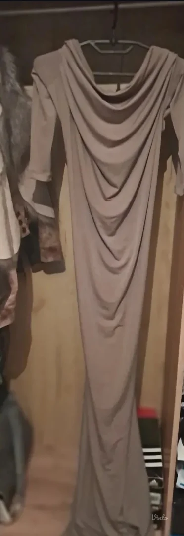 Elegantna duga haljina