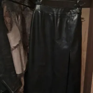 c&a suknja/veštačka koža