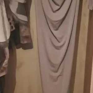 Elegantna duga haljina