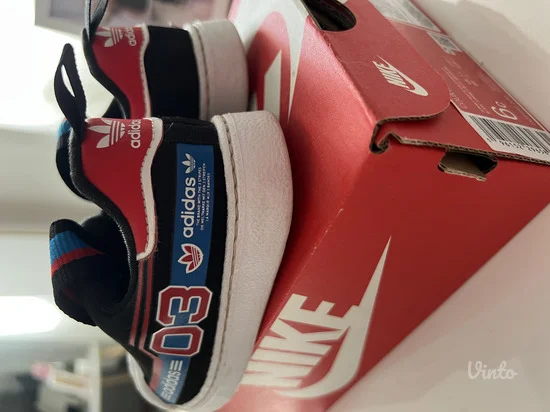 Adidas decije patike