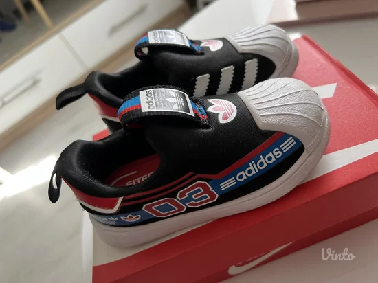 Adidas decije patike