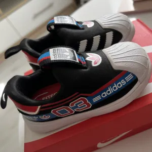 Adidas decije patike