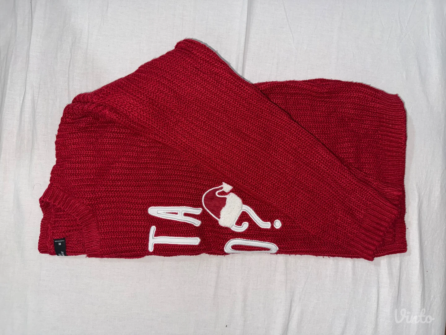 Crveni Džemper: "SANTA WHO?"