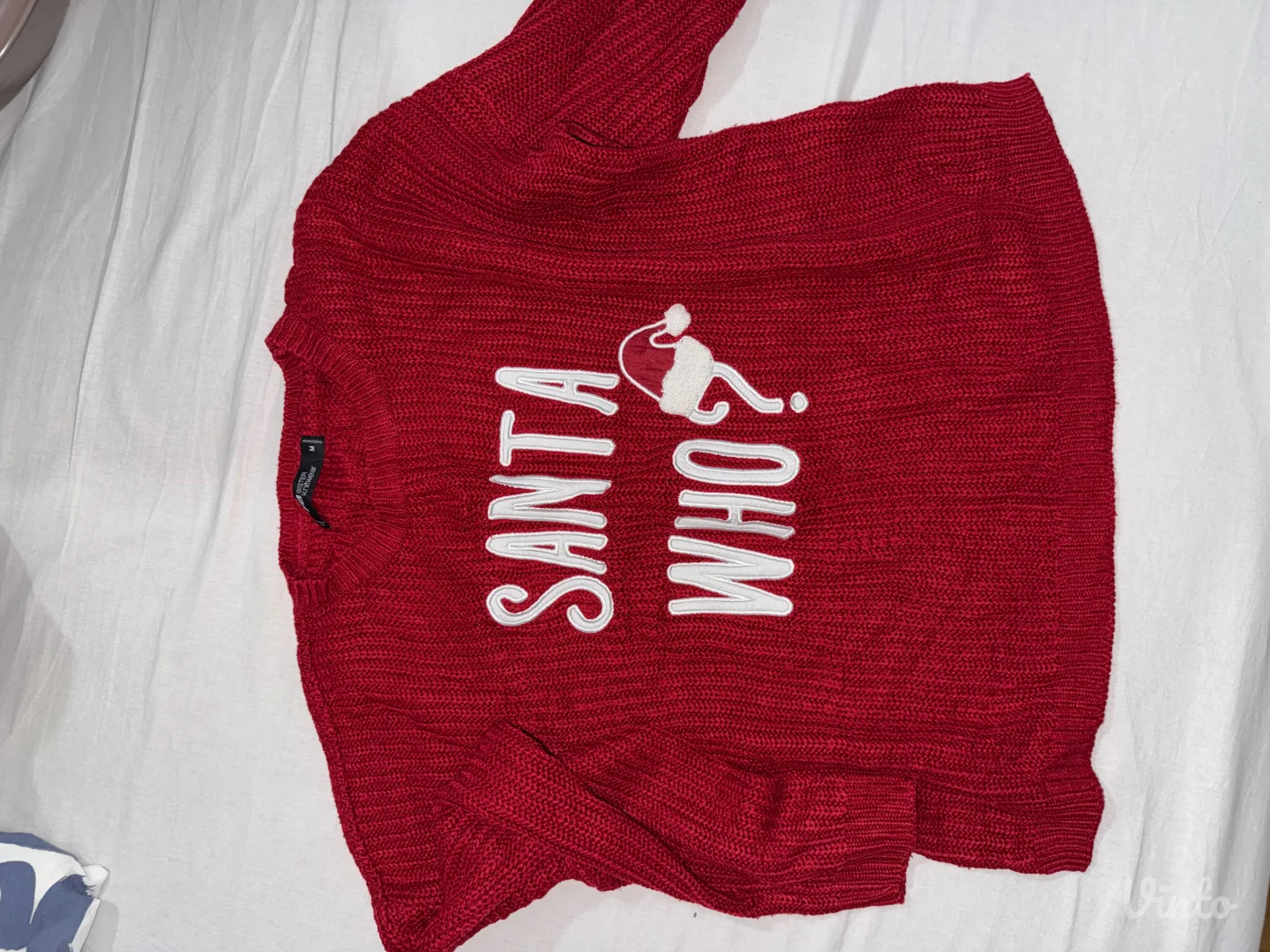 Crveni Džemper: "SANTA WHO?"