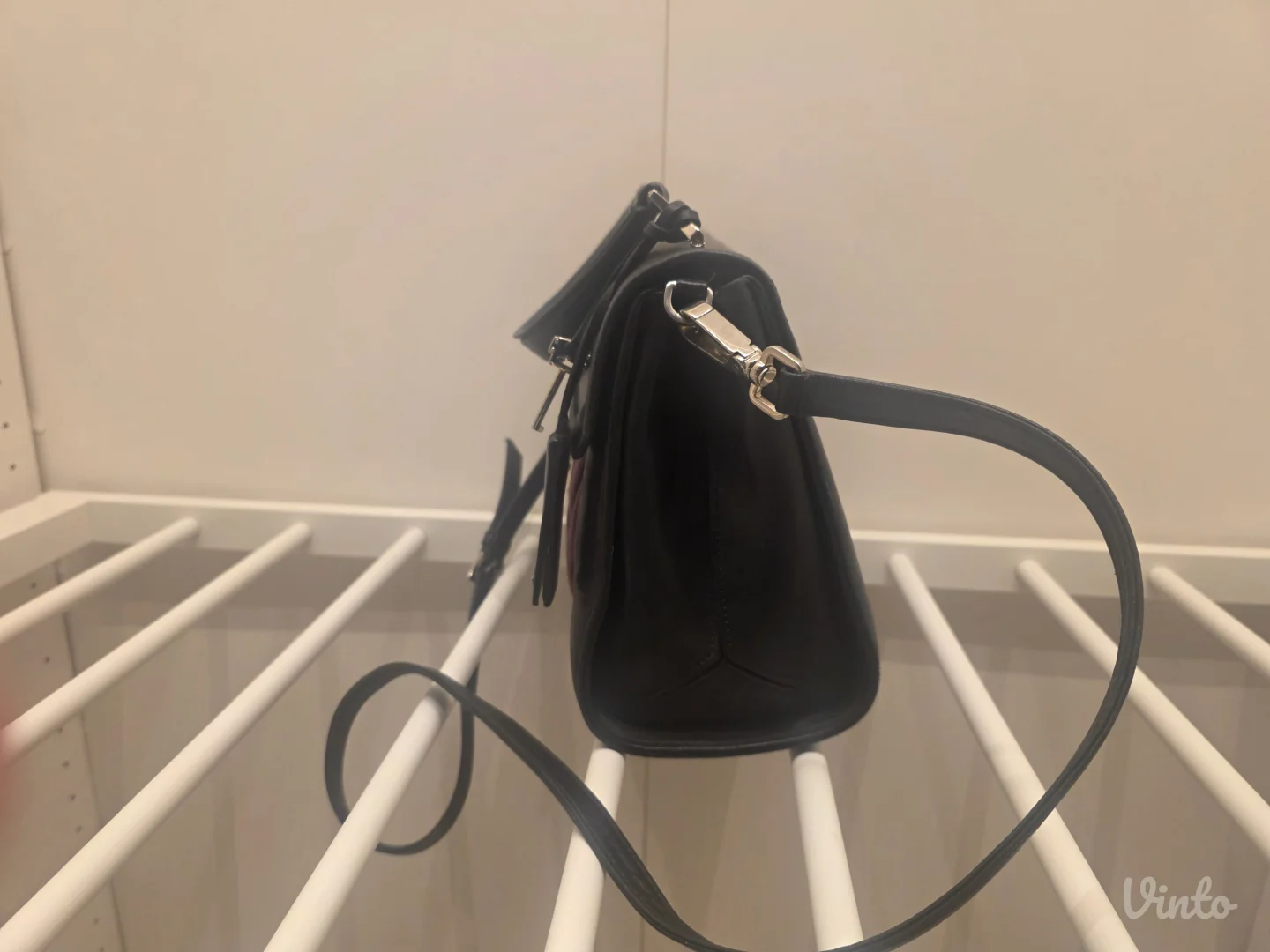 Miu Miu kozna torba sa kljucem i plocicom