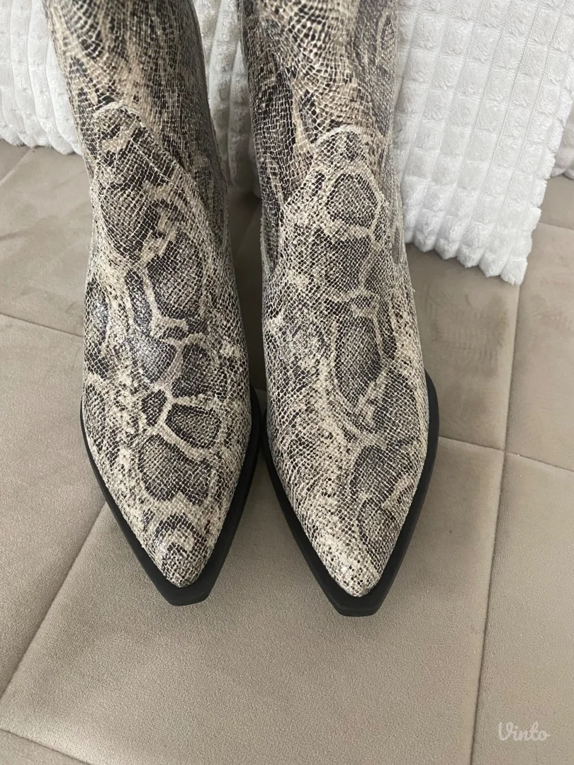 Zara kaubojke Nove sa etiketom