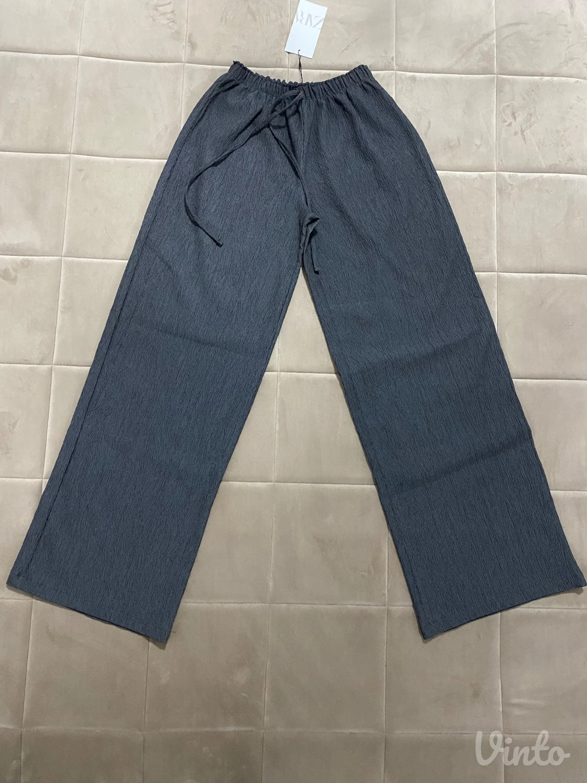 Zara pantalone Nove sa etiketom