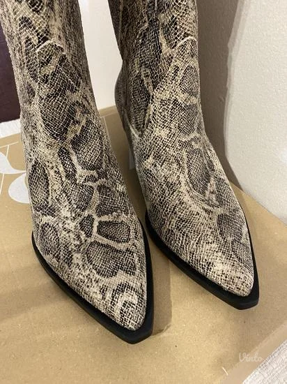 Zara kaubojke Nove sa etiketom