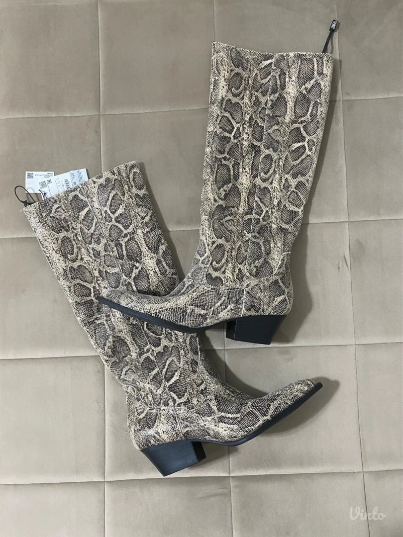 Zara kaubojke Nove sa etiketom