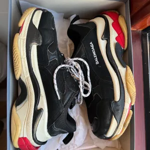 Balenciaga triple s