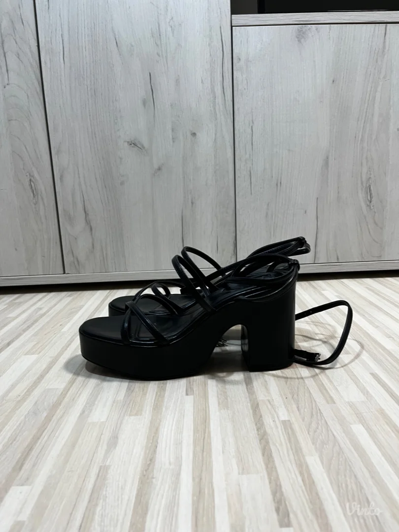 Crne ženske štikle