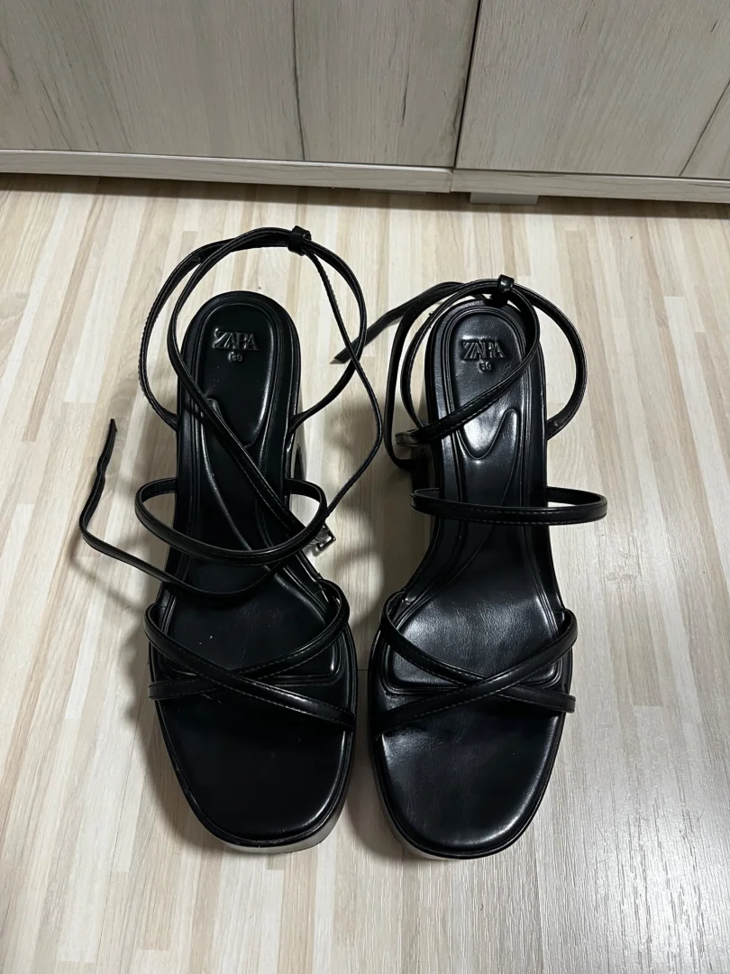 Crne ženske štikle